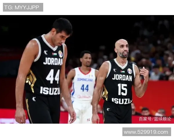 武汉篮球队在世界杯积分榜上以56分稳居第一名展现强大实力